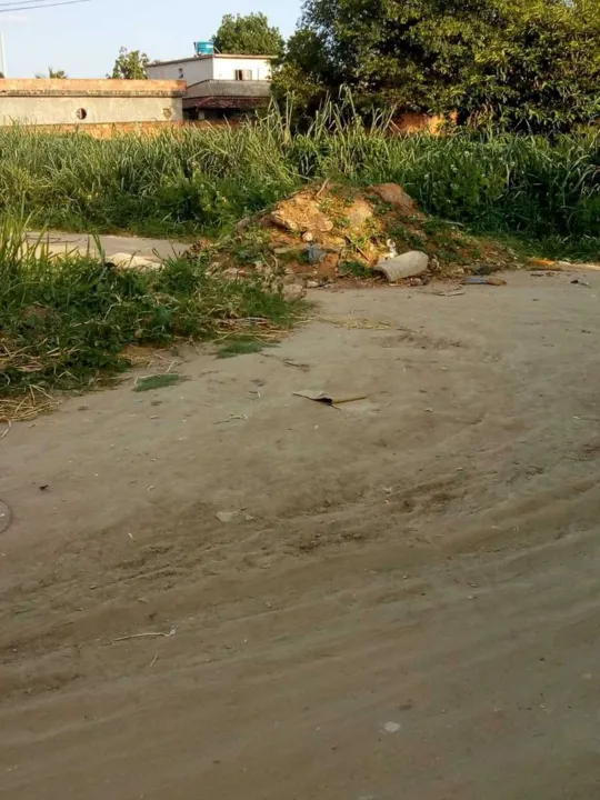 >> Traficantes usam entulhos, areia e ferro para fechar ruas em SG