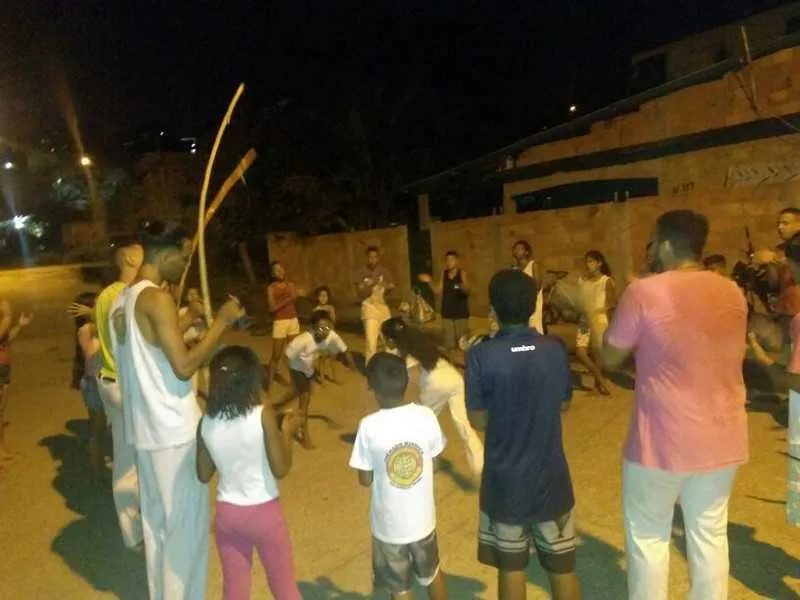 Formado Minhoca comanda as aulas noturnas no Jardim Miriambi 