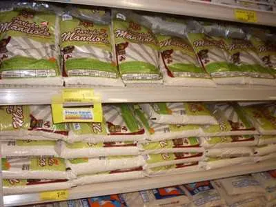 >> A farinha de mandioca é um dos produtos com queda nos preços