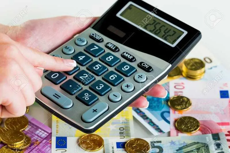>> Preferencialmente, as contas extras devem ser pagas à vista para não acumular com as mensais