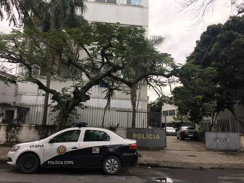  Um homem de 52 anos e um jovem de idade estimada em 24 anos também foram mortos 
