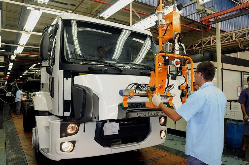 >> Projeção é aumentar em mais 45% o número de caminhões