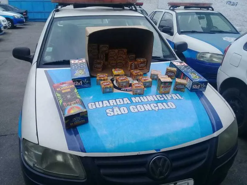 Foram apreendidos cabeças de nego e outros tipos de fogos