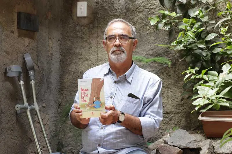 >> Mário Leiland, de 62 anos, que tem autismo e dificuldades de locomoção, conta sua vida em livro