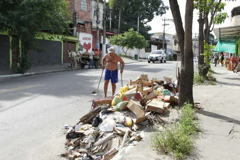 . A última coleta de lixo no bairro foi na quinta-feira (28/12)