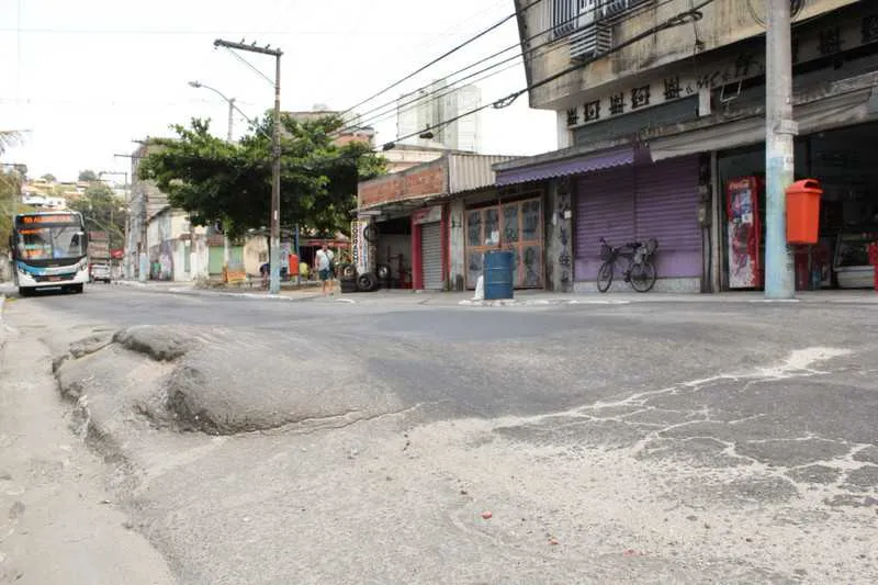 >> Os quebra-molas da Rua Salvatori, no Rocha, estão desnivelados
