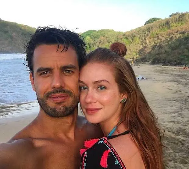 Recém-casada, Marina Ruy Barbosa está aprendendo a se virar entre os afazeres domésticos e as gravações de sua nova novela. Mesmo com tantos compromissos, a atriz conta que divide as tarefas com seu marido, Xande Negrão, e por isso está conseguindo conciliar tudo. Segundo ela, a relação dos dois é baseada em companheirismo  e o casal toma cuidado para que ninguém fique sobrecarregado. Quando questionada sobre maternidade, Marina disse que vai adiar um pouco a chegada dos herdeiros. "Sou muito nova para ser mãe, acabei de casar, tenho só 22 anos", disse ela. 