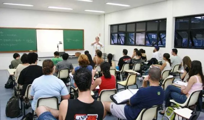 Piso dos professores subiu 6,81%, com ganho real de 3,9%