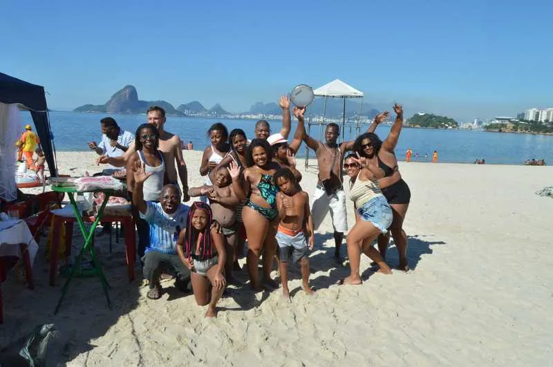 A turma da Tenda da Preta aproveitou para esticar o Réveillon por mais um dia em Icaraí