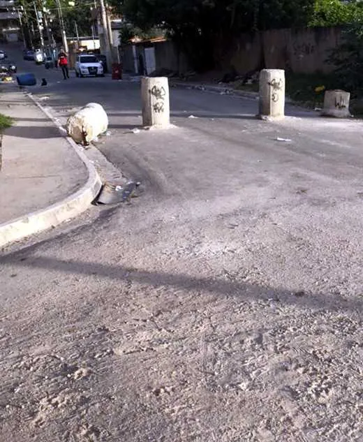 Em algumas ruas, traficantes utilizam estuturas de concreto