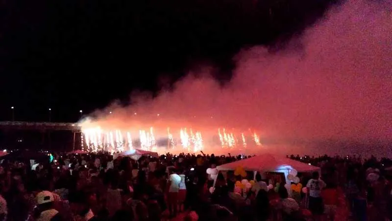 >> Segundo a Prefeitura, o show de luzes e cores está previsto para a praia do Centro e em Costazul