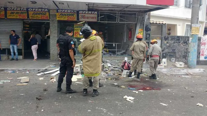 Explosão deixou quatro feridos e destruiu a fachada de um supermercado