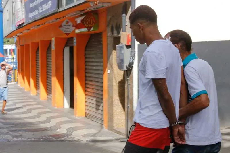 Preso com drogas no Laranjal. João Vitor Martins da Silva, de 27 anos,