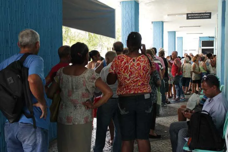 >> Moradores de São Gonçalo reclamam do aumento no valor da taxa de lixo incluída no IPTU