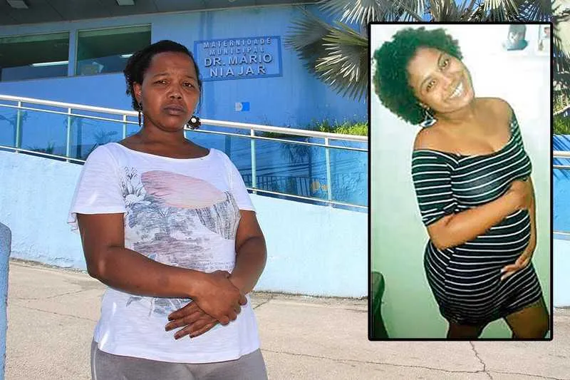 Rosilene Oliveira, de 37 anos, mostra a foto de Nathália, de 18 anos, que esperava a primeira filha