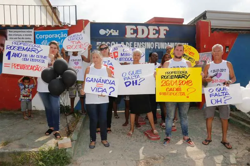 Impresso- Familiares fazem protesto após 1 ano da morte de Pedagoga em Marambaia.