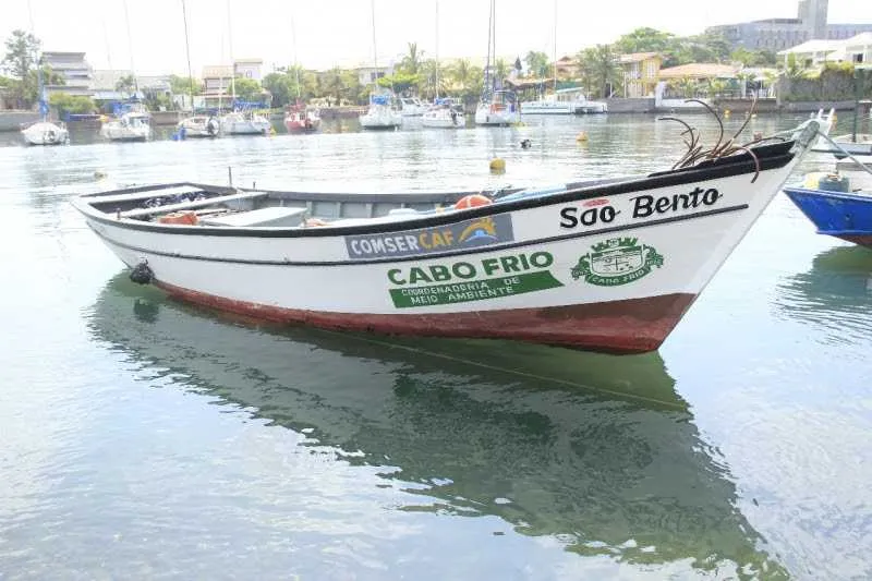 >> O barco atua, desde o último sábado, no Canal Itajuru e suas imediações, entre outros locais