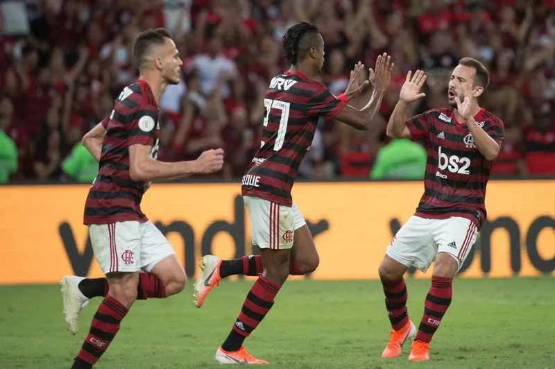 Imagem ilustrativa da imagem Vira, vira, virou: Flamengo tem vitória dramática sobre o Athletico-PR