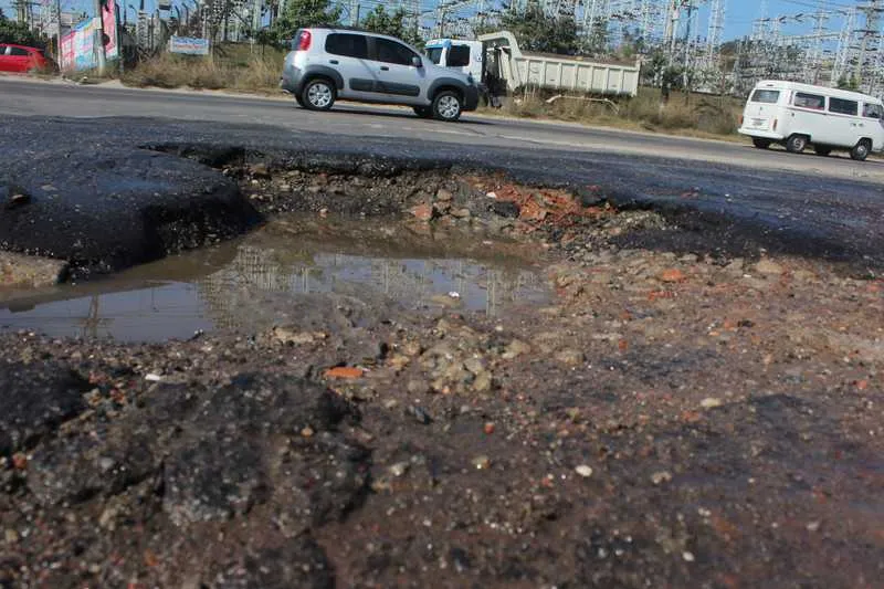 Sem reparos por parte da Prefeitura de SG, está difícil trafegar pela Rua Adelaide de Lima