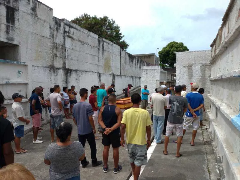 As vítimas já foram sepultadas em cemitérios de São Gonçalo e Niterói 