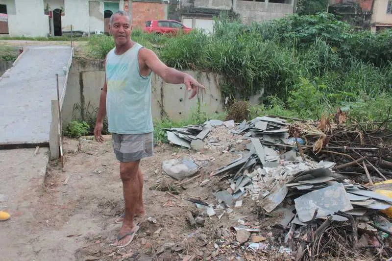 Os moradores construíram ponte entre a Avenida Imboassu e a Rua João Silvares, na Brasilândia