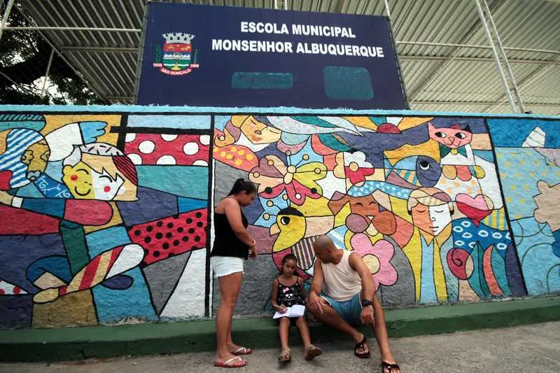 Dezenas de crianças do 2º ano da Escola Municipal Monsenhor Albuquerque estão sem aulas