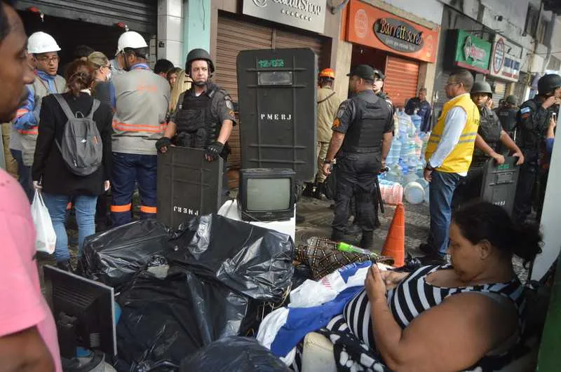 >> Prédio de 11 andares, localizado na Avenida Amaral Peixoto, tinha 385 habitações e 15 estabelecimentos comerc