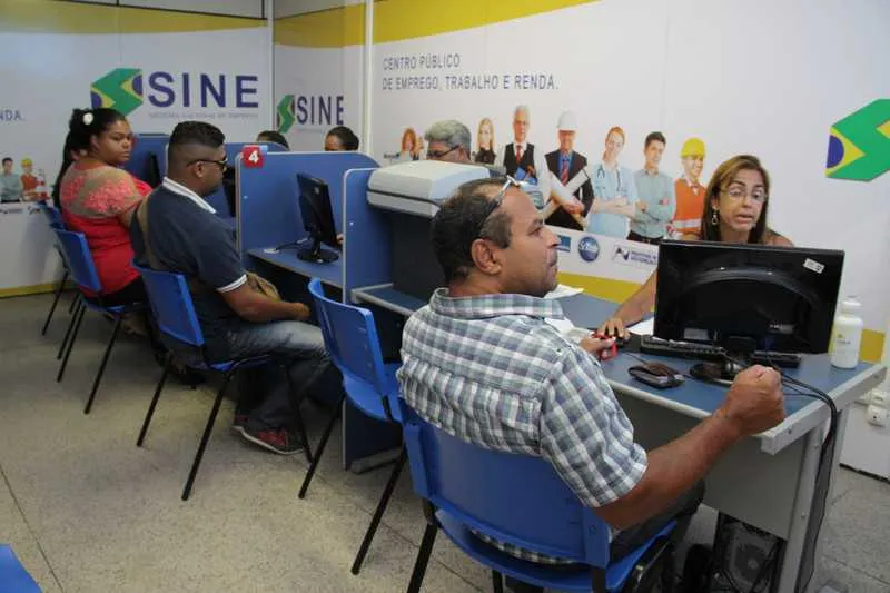 São várias opções como telemarketing ativo, motorista de ônibus e copeiro de hospital