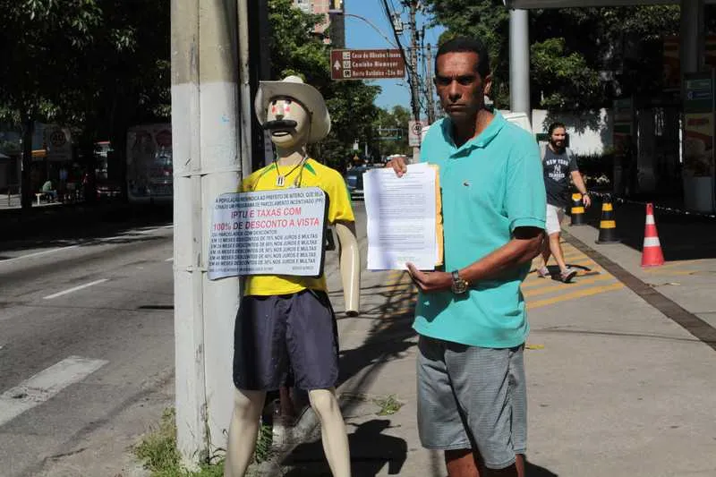 Roberto criou um boneco para explicar como obter parcelamento