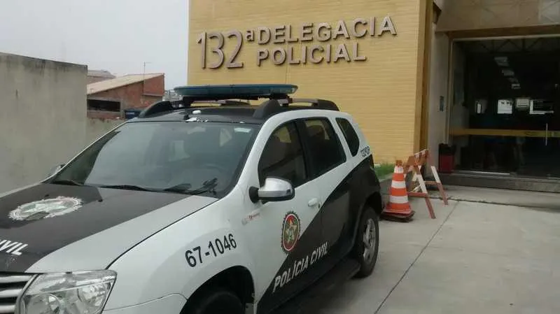 Vizinhos encontraram o guarda municipal morto, com o corpo pendurado no portão da garagem