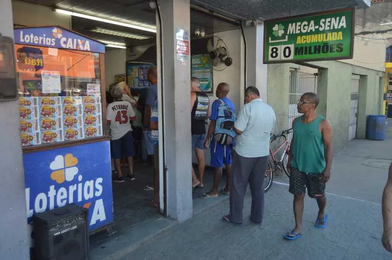 Imagem ilustrativa da imagem Mega-Sena acumula e sorteia hoje R$ 80 milhões