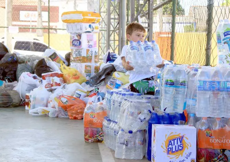 Escola Municipal Portugal Neves continua recebendo roupas, alimentos, produtos de higiene e água 