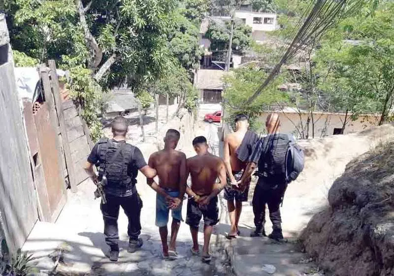 Lei estabelece que policiais civis e militares receberão recompensas por procurados que prenderem