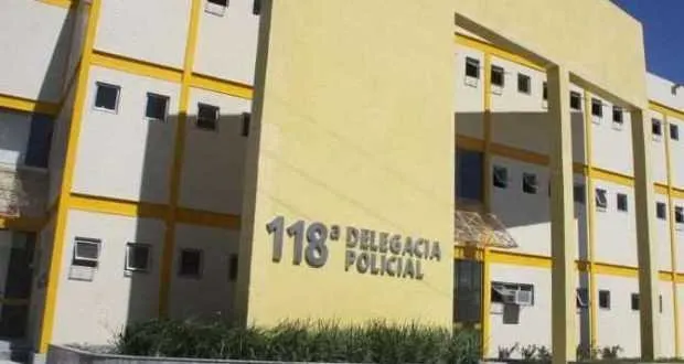 Suspeito foi capturado quando saía da casa