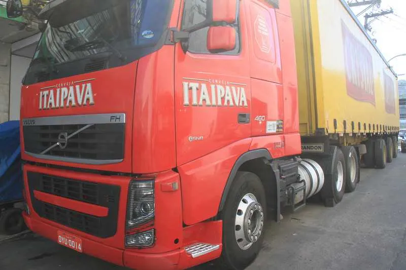 Imagem ilustrativa da imagem Polícia Militar ‘coloca água’ na cerveja da robauto em São Gonçalo