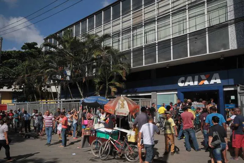  As agências da Caixa Econômica Federal na região têm registrado uma grande procura