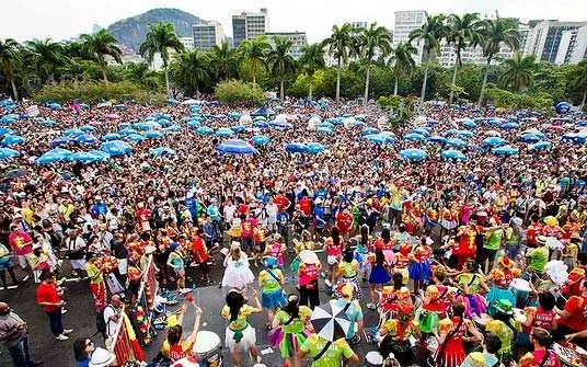 >> A cidade contará com desfile de mais de 40 blocos de rua, a partir de 8 de fevereiro, às 18h
