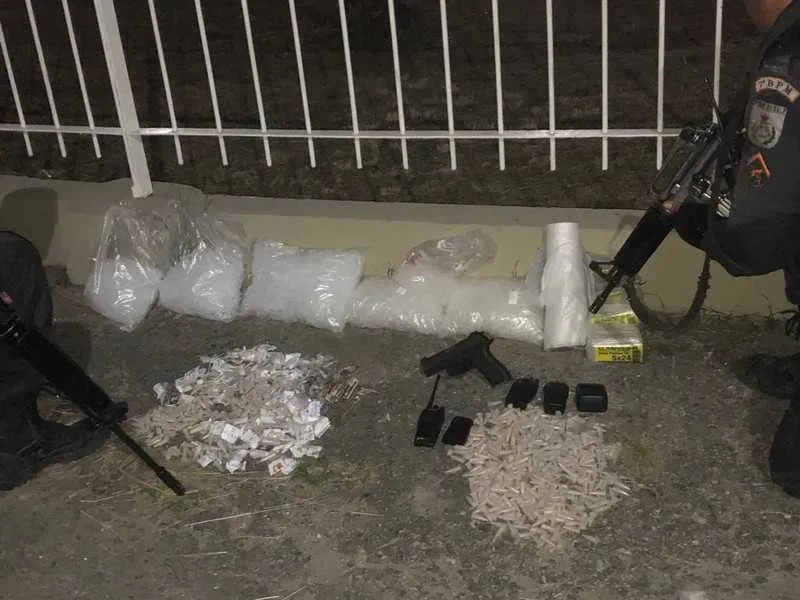 O material apreendido com os acusados de tráfico em Tribobó