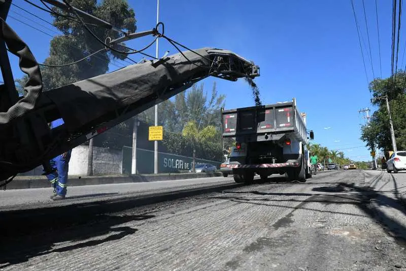 Imagem ilustrativa da imagem Principal via de acesso ao bairro de Pendotiba recebe asfalto novo