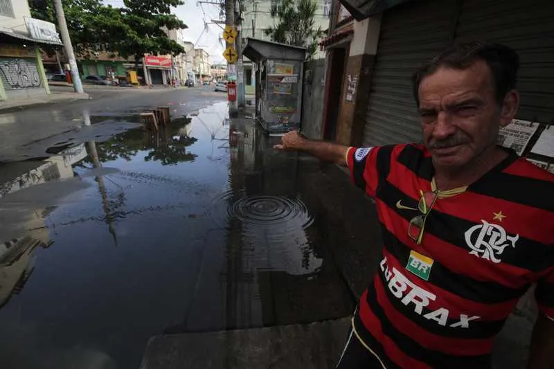 Moradores reclamam que problema se arrasta sem solução