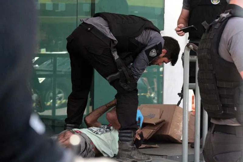 A vítima recebeu uma pancada na cabeça e acabou morrendo 