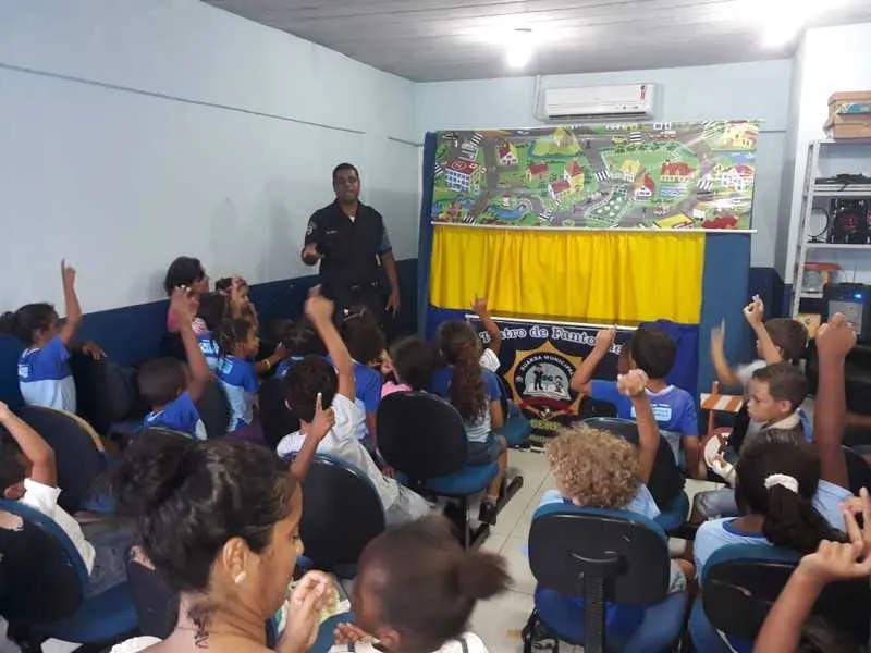 Com os novos projetos, serão um total de oito ações em escolas Carlos Machado e Andrea Rosa explicam o cronograma de ações do Grupamento de Ronda Escolar