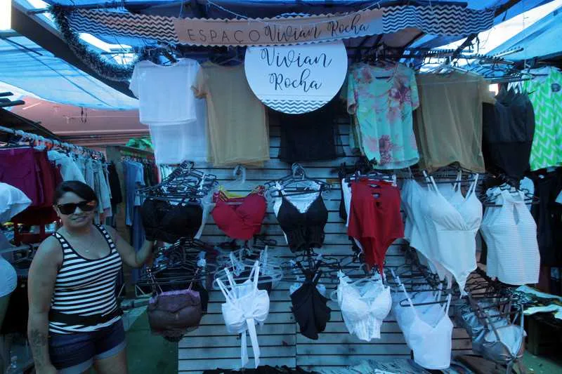 Mercado informal tem itens dos mais simples aos mais caros
