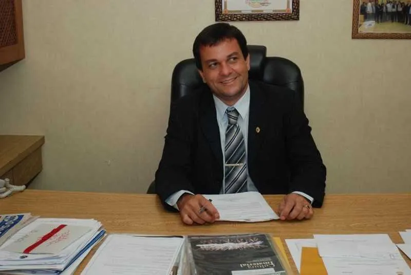  O presidente da Câmara de São Gonçalo, Diney Marins, foi o primeiro a efetivar a troca de legenda