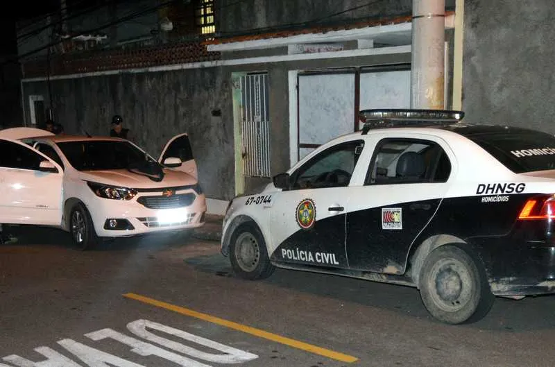 Não cumprimento da ‘cartilha do tráfico’ teria feito com que bandidos do Morro da Palmeira atirassem contra o veículo, na tarde de ontem
