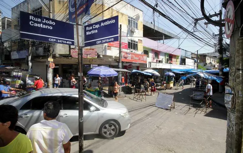  Um banner fixado no cavalete reproduz suposta resolução assinada pelo secretário de Transportes