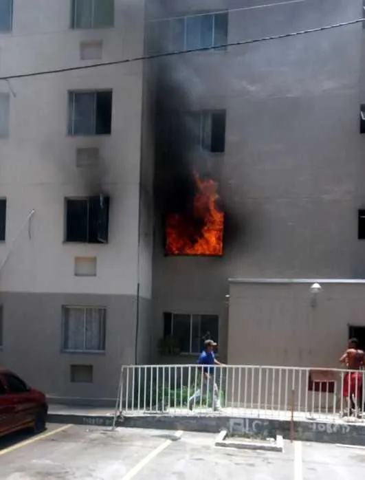 As chamas assustaram quem mora no condomínio Cozumel
