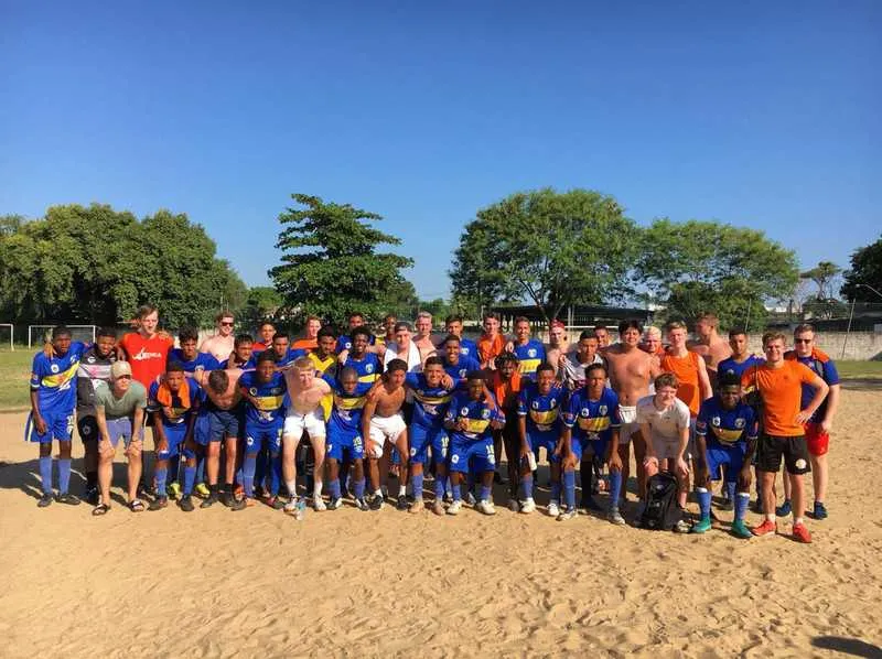 Jogo entre noruegueses e brasileiros aconteceu na sede do Karanba, no bairro de Vista Alegre