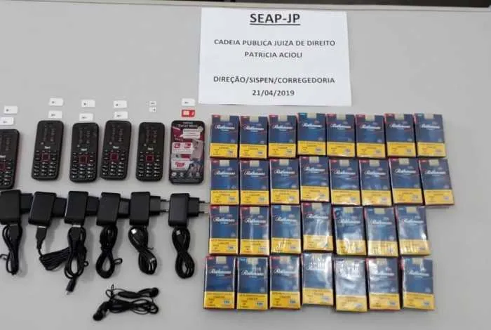 Na Cadeia Pública Patrícia Acioli, em SG, agente foi flagrado com celulares, carregadores e cigarros