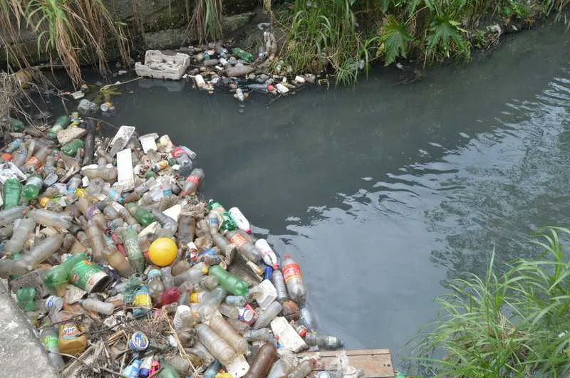 Valões estão completamente abandonados no Jardim Califórnia